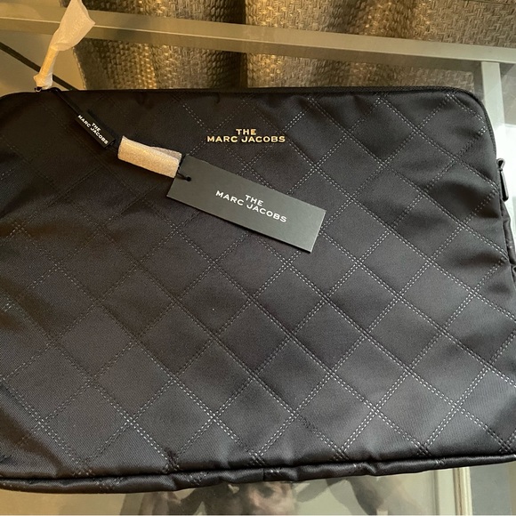Marc Jacobs Black Quilted Laptop case The Beauty Pouch - Picture 3 of 6